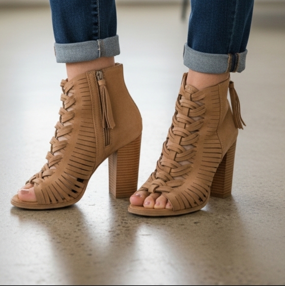 DV by Dolce Vita Shoes - NWOT DV By Dolce Vita Stylish Tan Women's Heeled Sandals Size-7.5